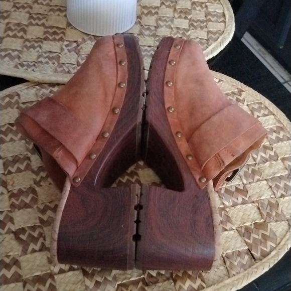 KORK EASE CLOGS - Picture 12 of 12